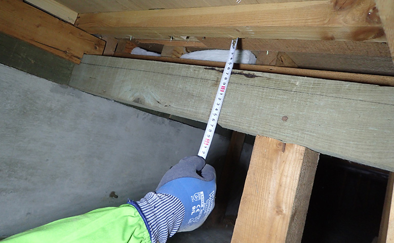 床下の調査と採寸