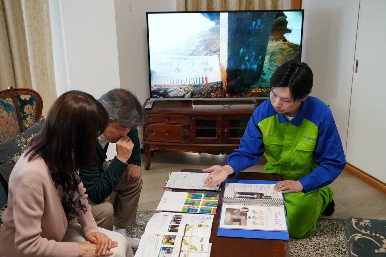 専門業者によるシロアリ駆除についての説明