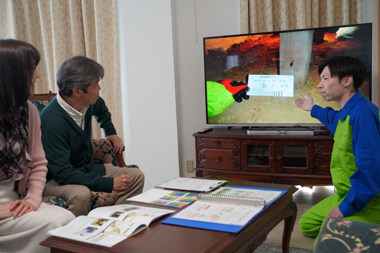 経験豊富な専門スタッフによるシロアリ対策サポートの様子