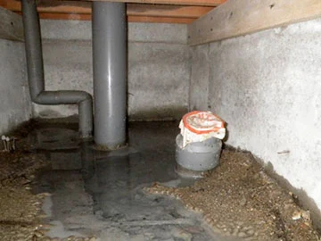 水漏れがある床下