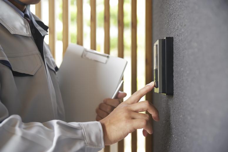 シロアリ専門業者による点検訪問時のイメージ