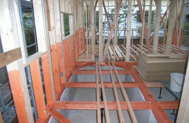 新築時の防蟻処理の様子