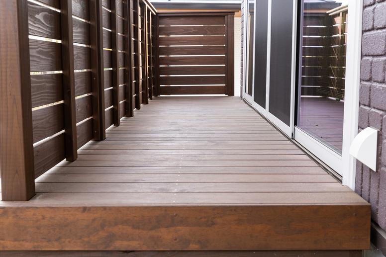 戸建て住宅のウッドデッキ